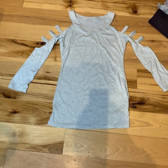 Grey cutout long sleeve - Picture 1 of 3